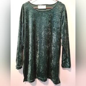 Green Velvet Long-Sleeved Women's Top
